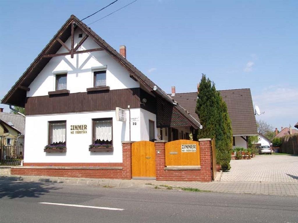 Balatongyörök Eifert Haz Bed & Breakfast エクステリア 写真